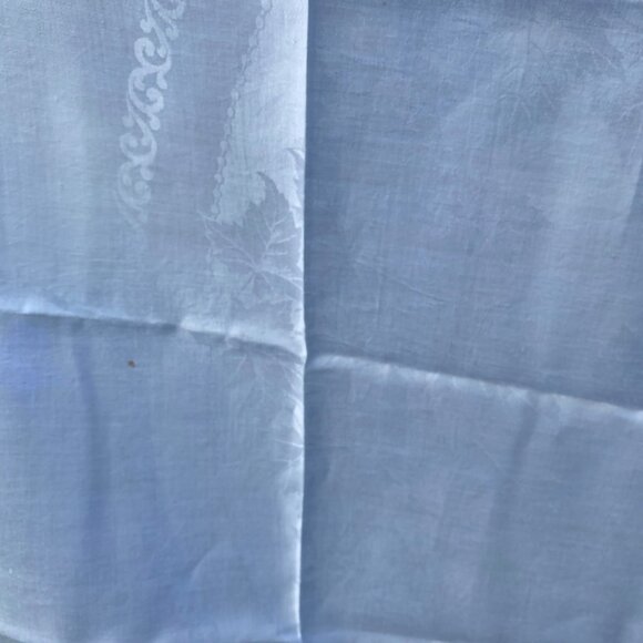 Vintage Bright White Subtle Floral Pattern Classic Tablecloth 85x76" - Picture 7 of 12